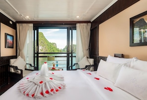 Habitación triple ejecutiva, vista al mar | Cortinas blackout, insonorización y wifi gratis 