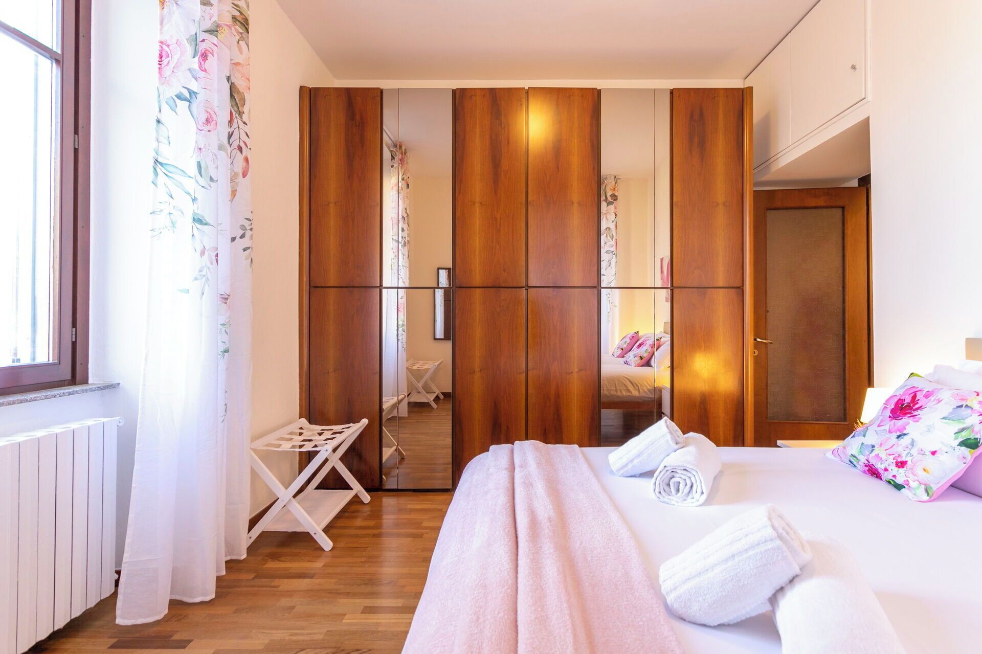 Iron/ironing board, travel crib, free WiFi