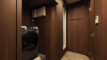 Superior Room | Bathroom | Free toiletries, slippers, towels, shampoo