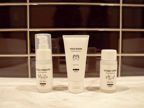 Superior Room | Bathroom amenities - illi Atra Aoyama (Minami-Aoyama, Minato-ku)