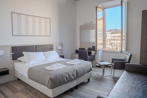 Room - La finestra su Santa Maria (Florence)