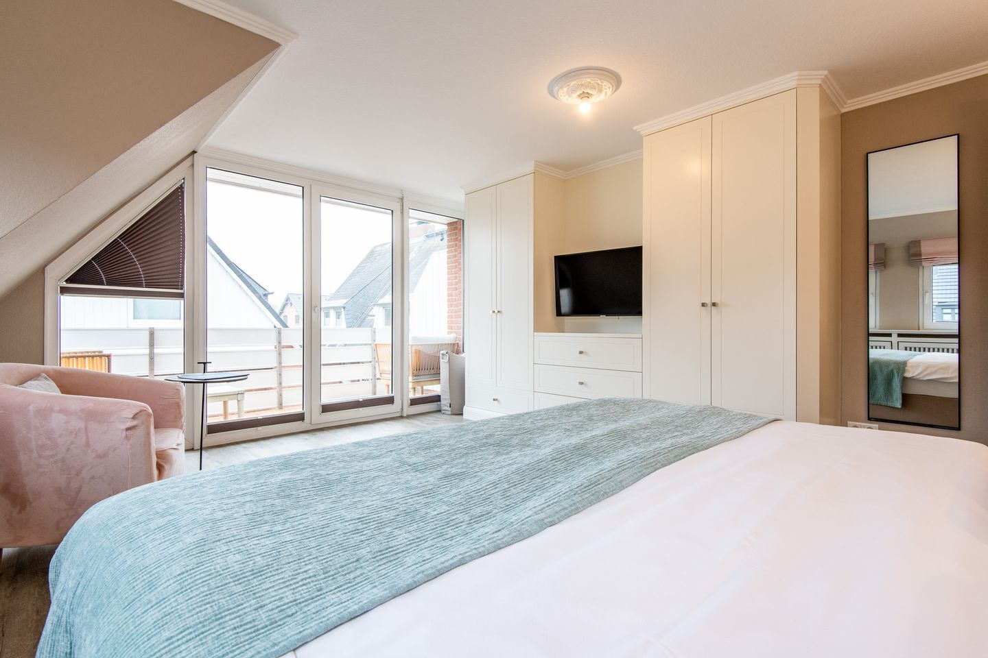 5 chambres, fer et planche à repasser, Wi-Fi, draps fournis