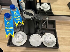 Deluxe-Doppelzimmer, Balkon, Stadtblick | Kaffee und/oder Kaffeemaschine