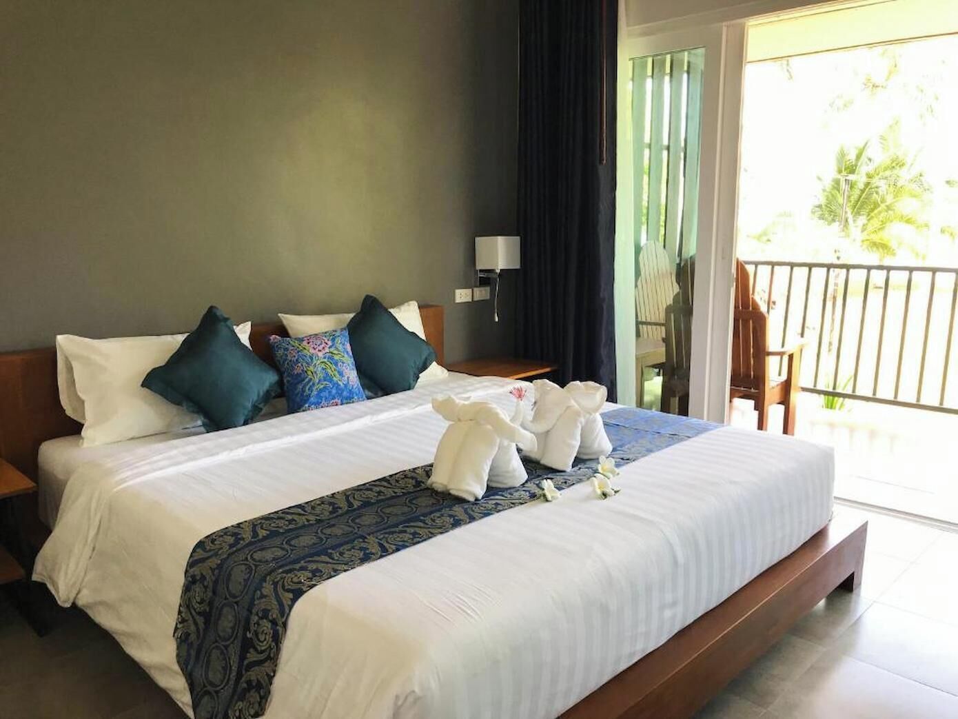 Deluxe Double Room with Balcony and Sea View