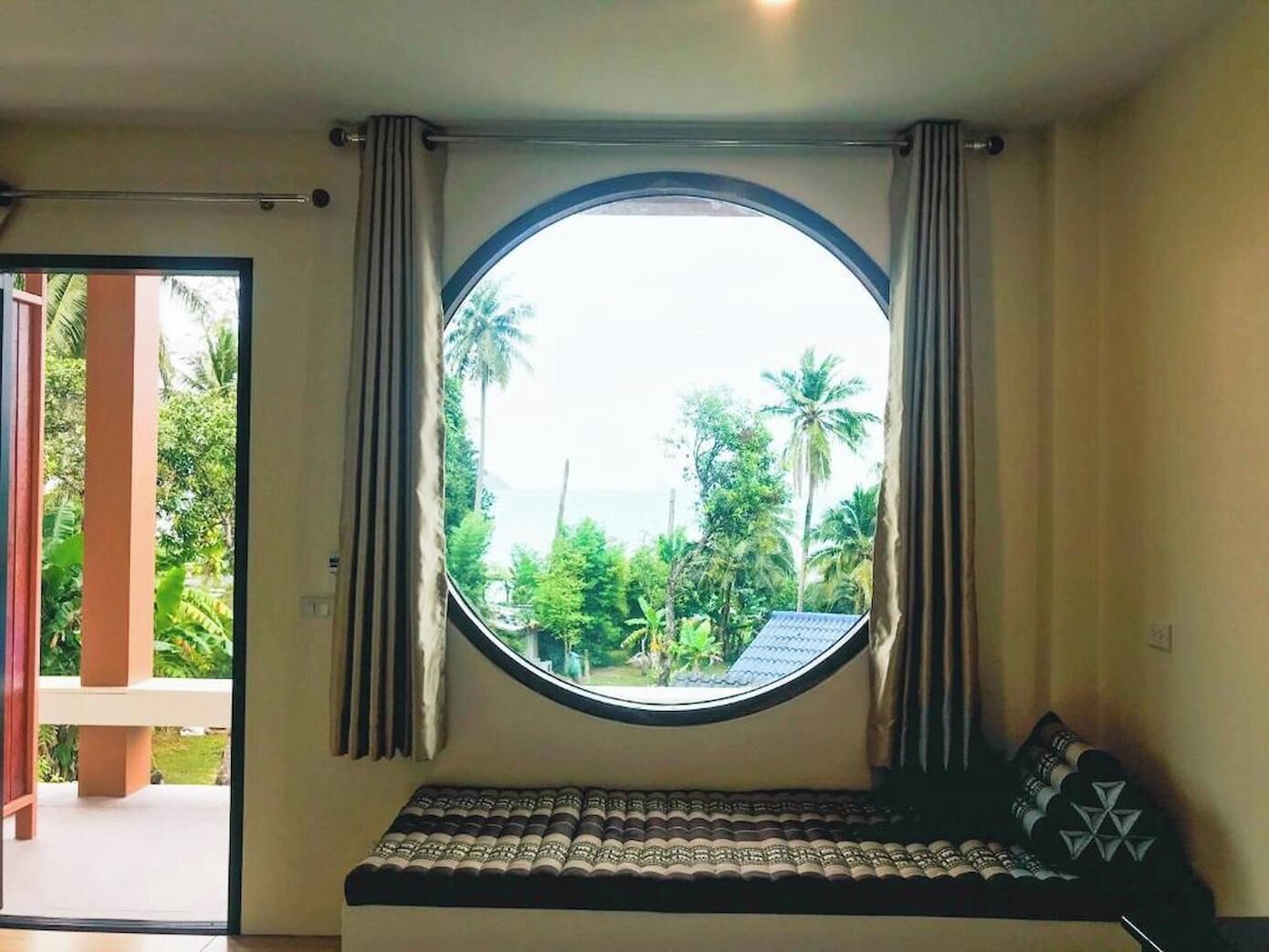 Deluxe Double or Twin Room with Ocean View | Interior