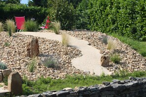 Property grounds - Gîte du Pas de la Mignonne with Private Pool, Wi-Fi, and Air Conditioning (Excideuil)