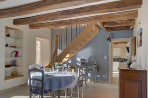 Dining - Gîte du Pas de la Mignonne with Private Pool, Wi-Fi, and Air Conditioning (Excideuil)