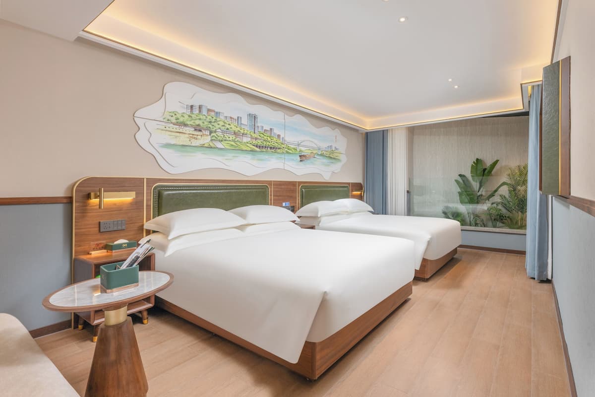Elegant View Family Room | Bộ đồ giường cao cấp, nệm cao su hoạt tính (memory foam)