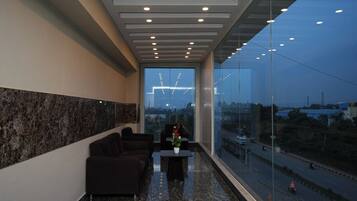 Deluxe-Doppelzimmer, Stadtblick | Lobby