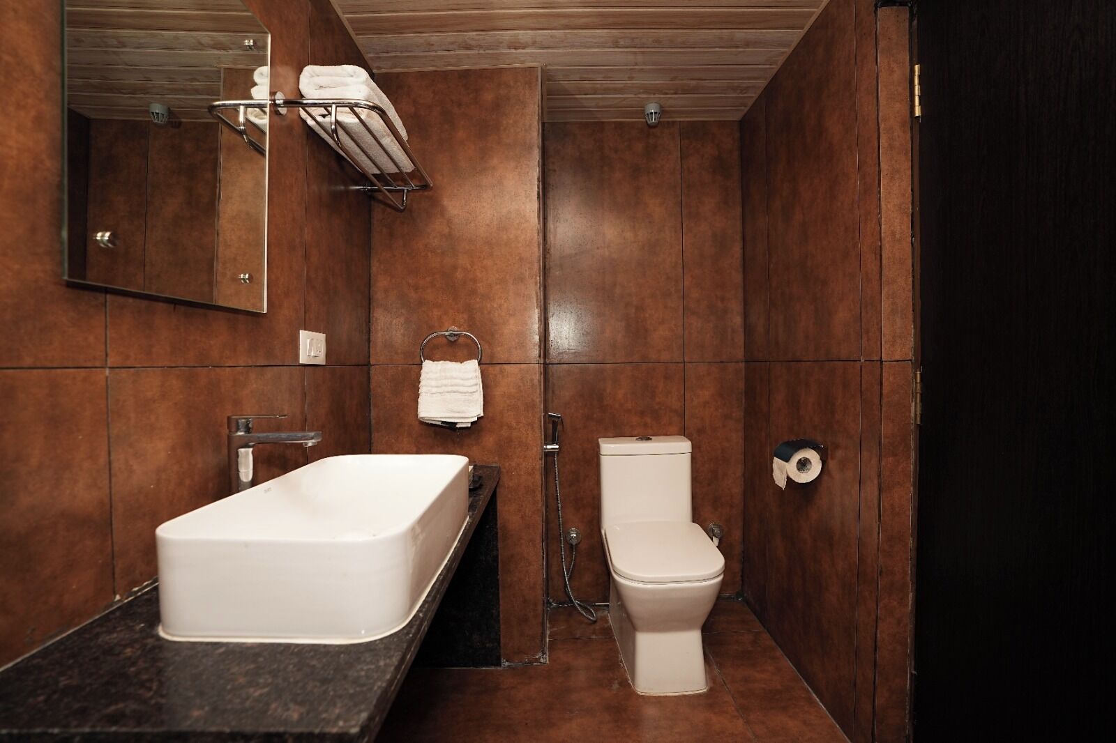 Deluxe Double Room, City View | Bathroom