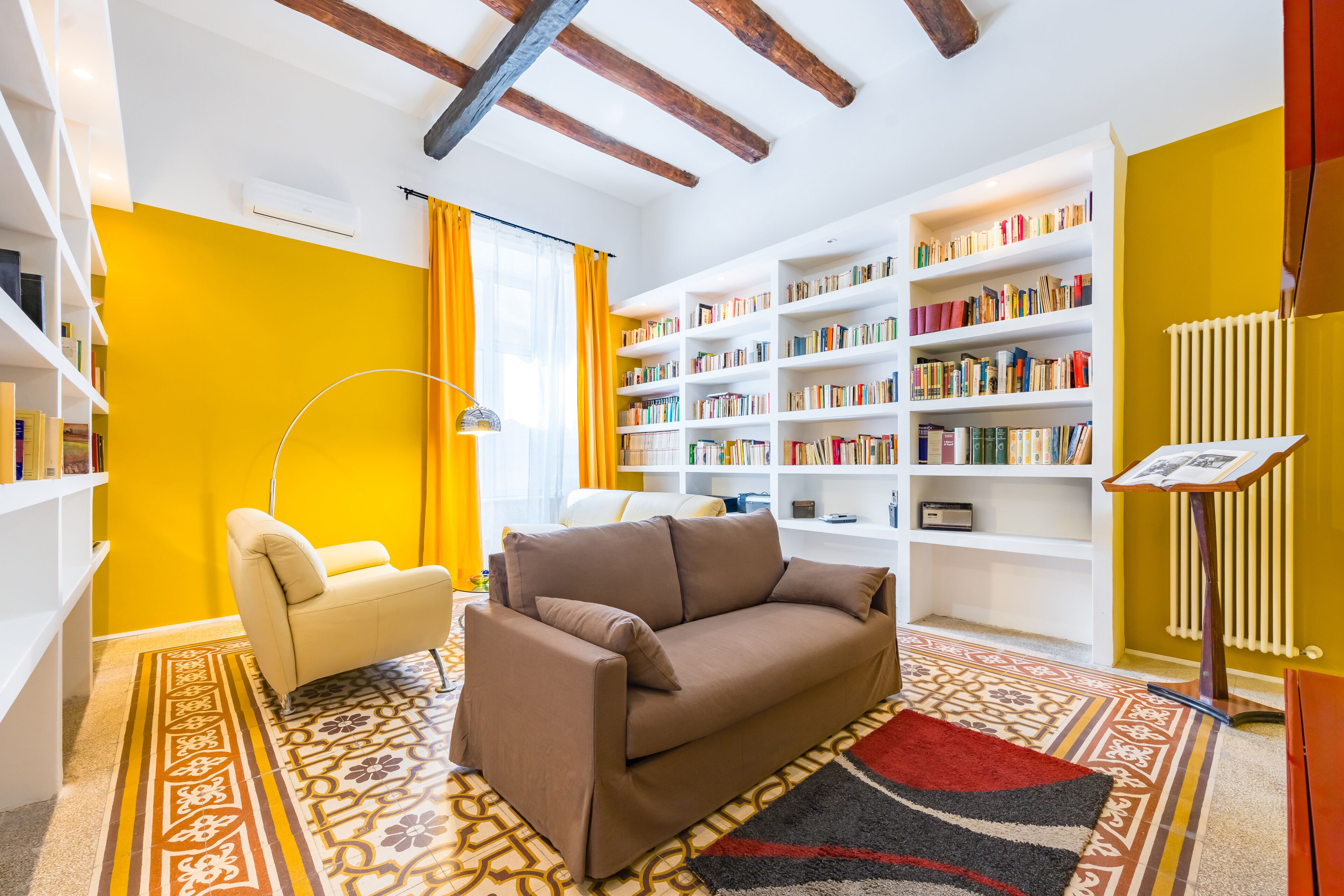 Apartment (3 Bedrooms) | Living area | 32-inch Smart TV with cable channels