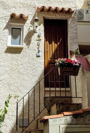 Exterior detail - Casa Vela * (Cefalù)