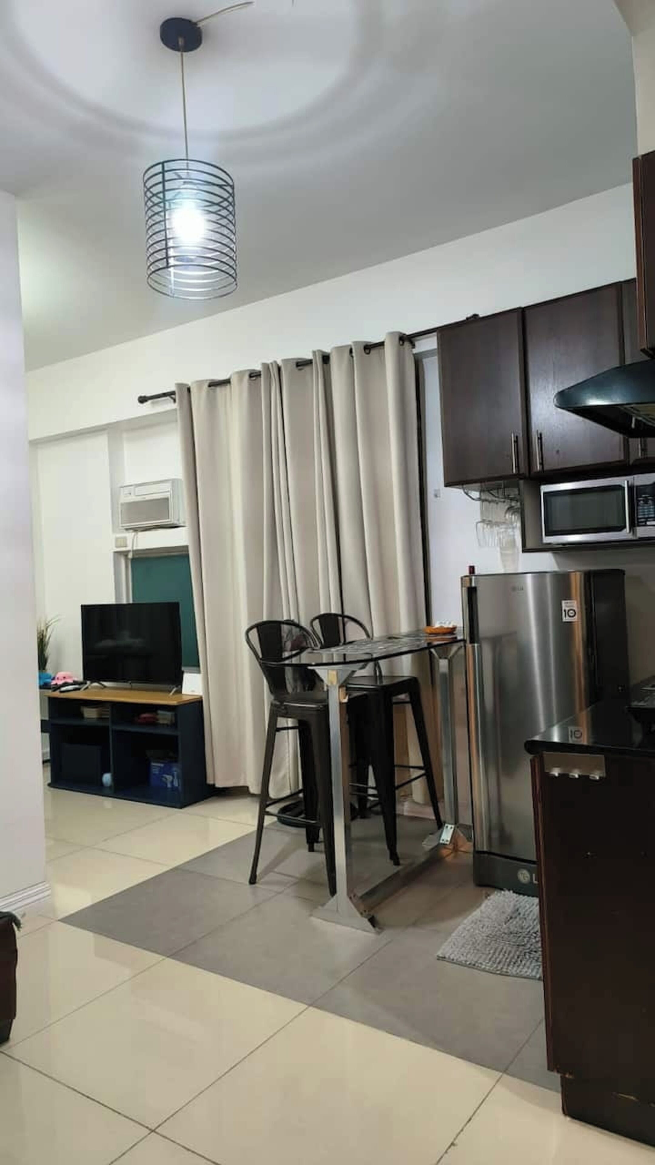 Studio Comfort, 1 Tempat Tidur Queen dengan tempat tidur Sofa, akses ke kolam renang | Makan di kamar