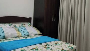 Comfort-Studio, 1 Queen-Bett und Schlafsofa, Poolzugang, Stadtblick | Wohnbereich