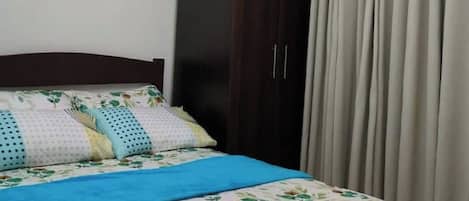 Comfort Studio, 1 Queen Bed with Sofa bed, Pool Access, City View | Living area