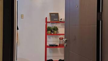 Comfort-Studio, 1 Queen-Bett und Schlafsofa, Poolzugang, Stadtblick | Innenbereich