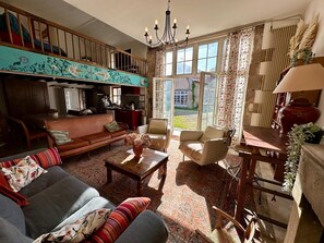 Living area - Family gite for 10 people in Burgundy (Autun)