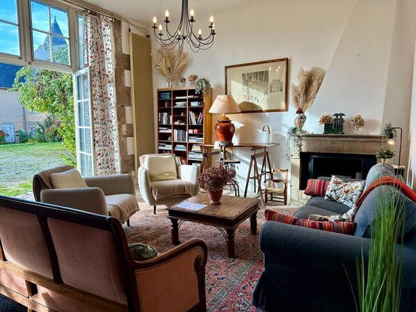 Living area - Family gite for 10 people in Burgundy (Autun)