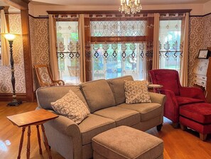 TV - The Freeman House – Historic Retreat | River Falls (River Falls)