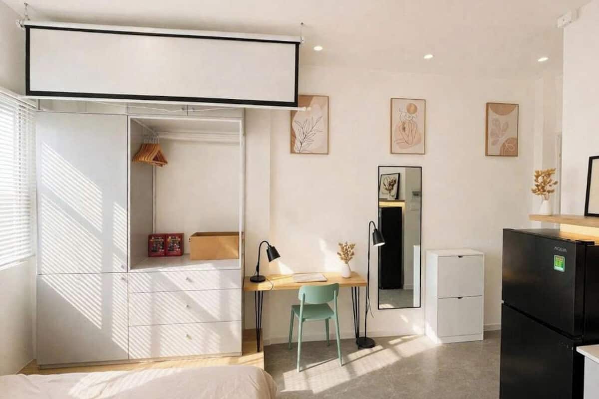 Estudio básico, balcón, vista a la ciudad