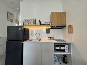 Basic-Studio, Balkon, Stadtblick | Eigene Küche