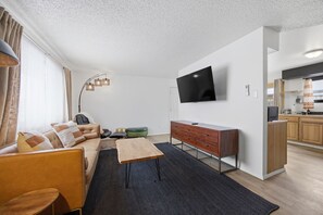 Smart TV y chimenea 