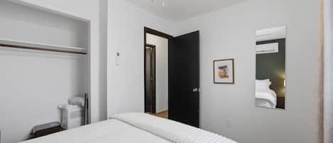 Iron/ironing board, travel cot, free WiFi