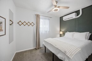 Iron/ironing board, travel cot, free WiFi