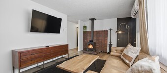 Welcome to your Missoula home base! This cozy, newly updated 2-bedroom retreat sits in one of the city’s most desirable locations—right on South Higgins with beautiful views of Mount Sentinel and easy access to everything that makes Missoula special.