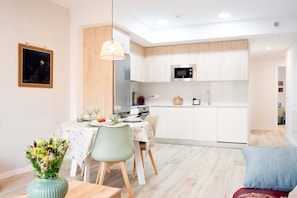Fridge, microwave, oven, dishwasher