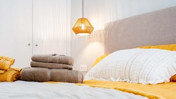 3 slaapkamers, een strijkplank/strijkijzer, gratis wifi, beddengoed