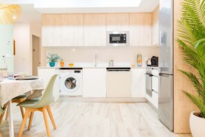 Refrigerador, microondas, horno y lavavajillas 