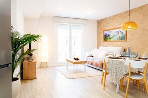 Dining - Alquibla Apartment (Huesca)