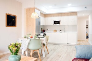 Refrigerador, microondas, horno y lavavajillas 