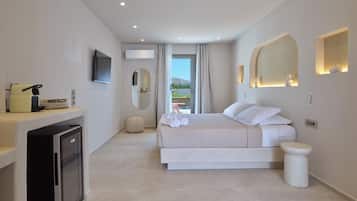 Minibar, blackout curtains, free WiFi
