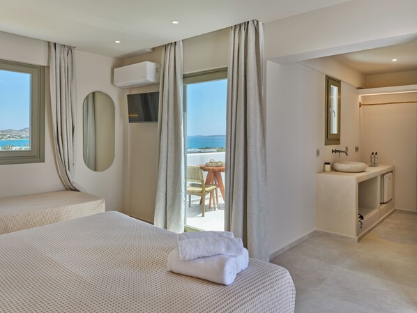 Deluxe Double Room, Balcony, Sea View | Minibar, blackout drapes, free WiFi - Kali Naousa (Naousa)