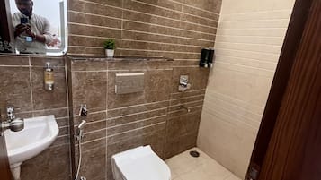 Double Room, Balcony, City View | Bathroom