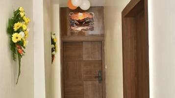 Quarto casal, sacada, vista para a cidade | Parte interna