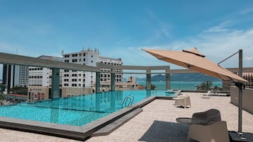 Infinity pool