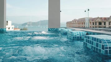 Infinity pool