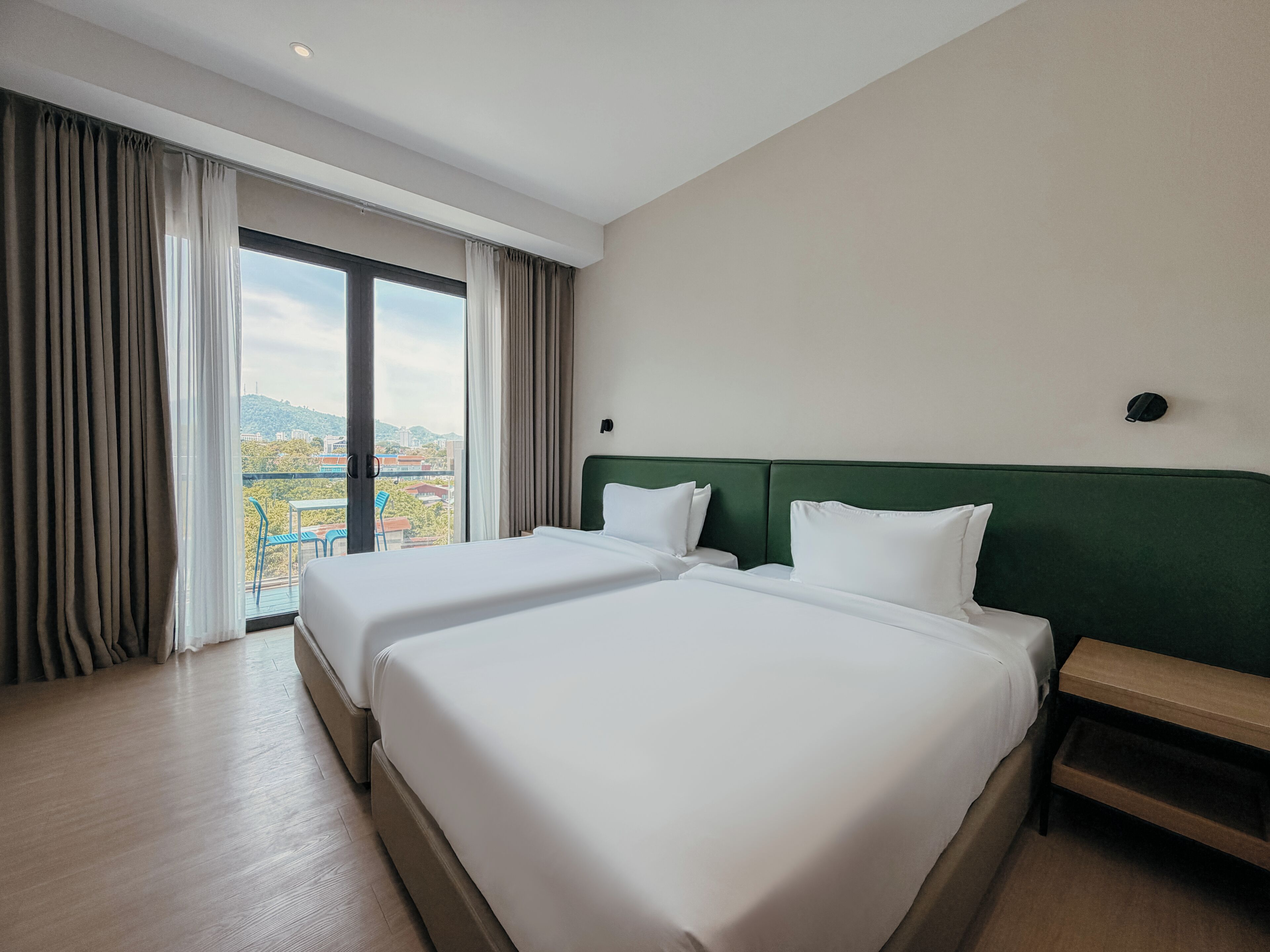 Deluxe Twin Room, Balcony | Free WiFi, bed sheets