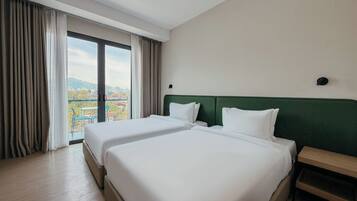 Deluxe Twin Room, Balcony | Free WiFi, bed sheets
