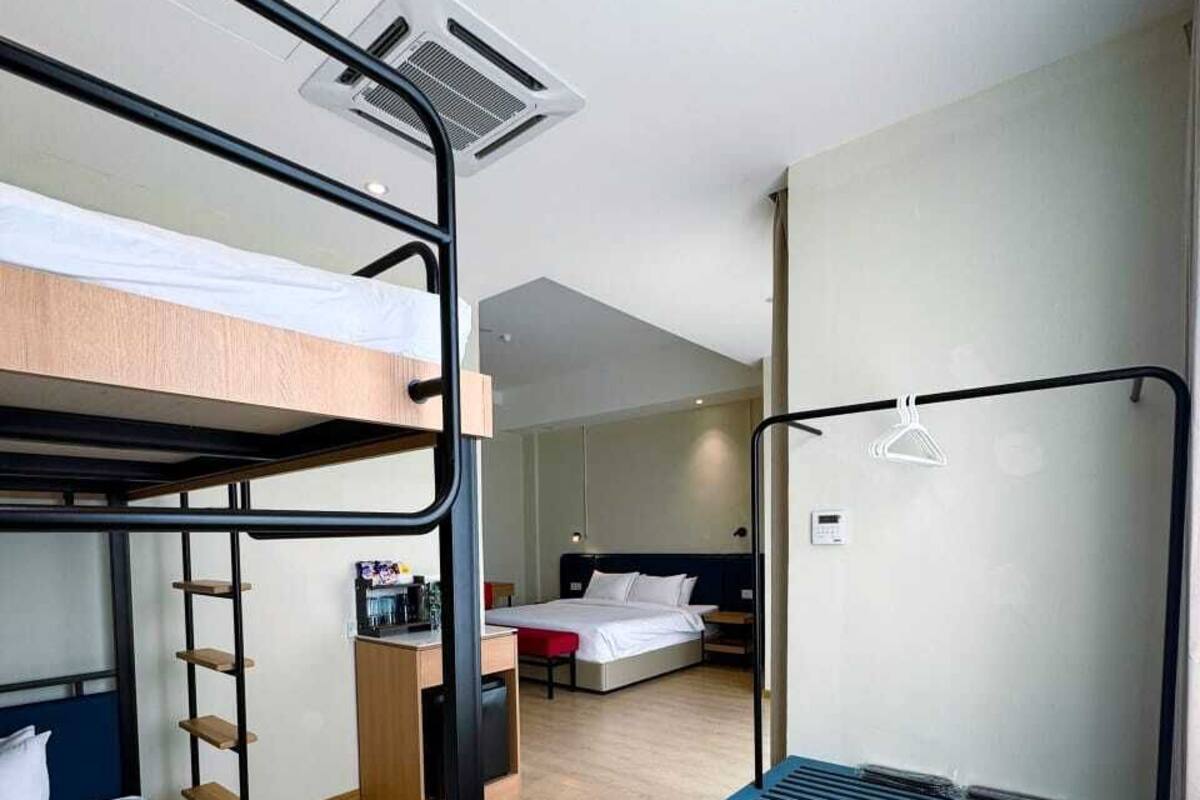 Superior-Vierbettzimmer, Bergblick | Kostenloses WLAN, Bettwäsche