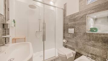 Standard Apartment, Courtyard View | Bathroom