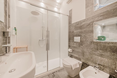 Standard Apartment, Courtyard View | Bathroom. Casa Falco - 15 min dalla stazione