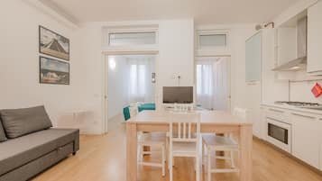 Standard Apartment, Courtyard View | Private kitchen