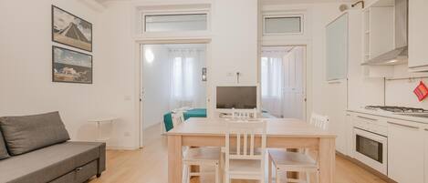 Appartement Standard, vue cour intérieure | Cuisine privée