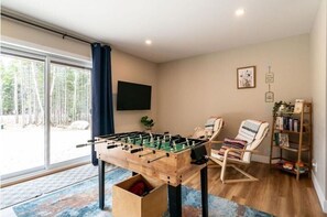 Game room - LE-JASEUR | Upscale chalet with spa nestled in peaceful surroundings (Petite-Rivière-Saint-François)