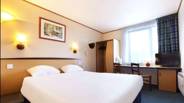 Unclassified image, 1 of 7, button - The Raceby Hotel, Doncaster (Doncaster)