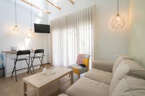 TV - Topos Maisonette Left by RentalsPro - Kalives Halkidiki (Kalives)